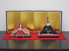 Load image into Gallery viewer, Takakurabina kumotatewaku kuro(with Byobu)<br><small>Hina dolls Ishogi (layered)</small>