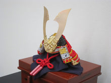 Load image into Gallery viewer, Kikushikam ikuwagata&lt;br&gt;&lt;small&gt;Kabuto (helmet)&lt;/small&gt;
