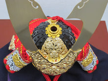 Load image into Gallery viewer, Kikushikam ikuwagata&lt;br&gt;&lt;small&gt;Kabuto (helmet)&lt;/small&gt;
