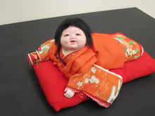 Load image into Gallery viewer, Haiko&lt;br&gt;&lt;small&gt;Osana ningyo (infant dolls)&lt;/small&gt;
